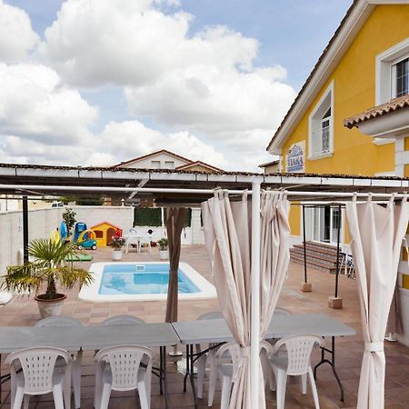 Vila Tiara Vacaciones Nava de la Asuncion Exteriér fotografie