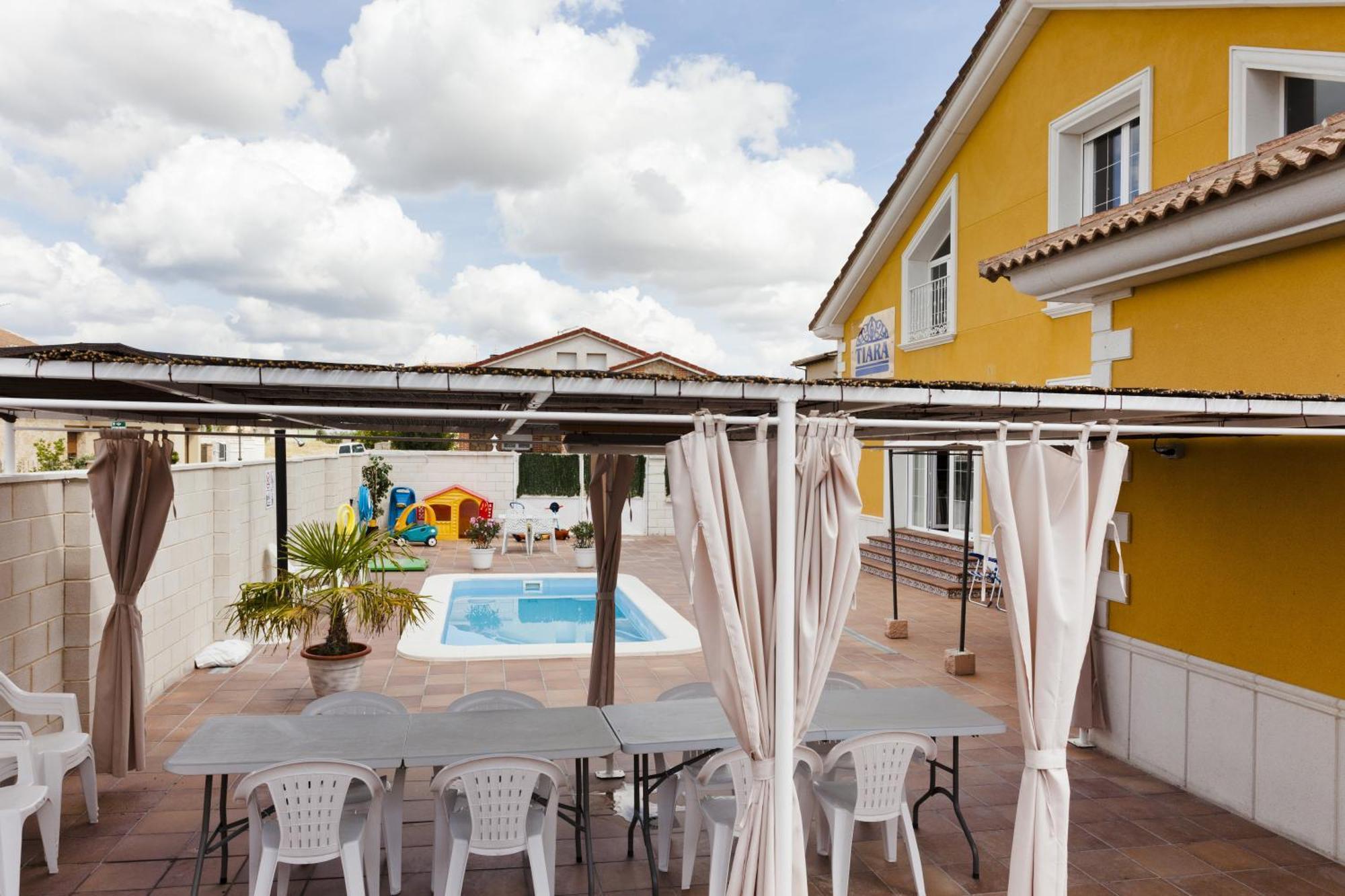 Vila Tiara Vacaciones Nava de la Asuncion Exteriér fotografie