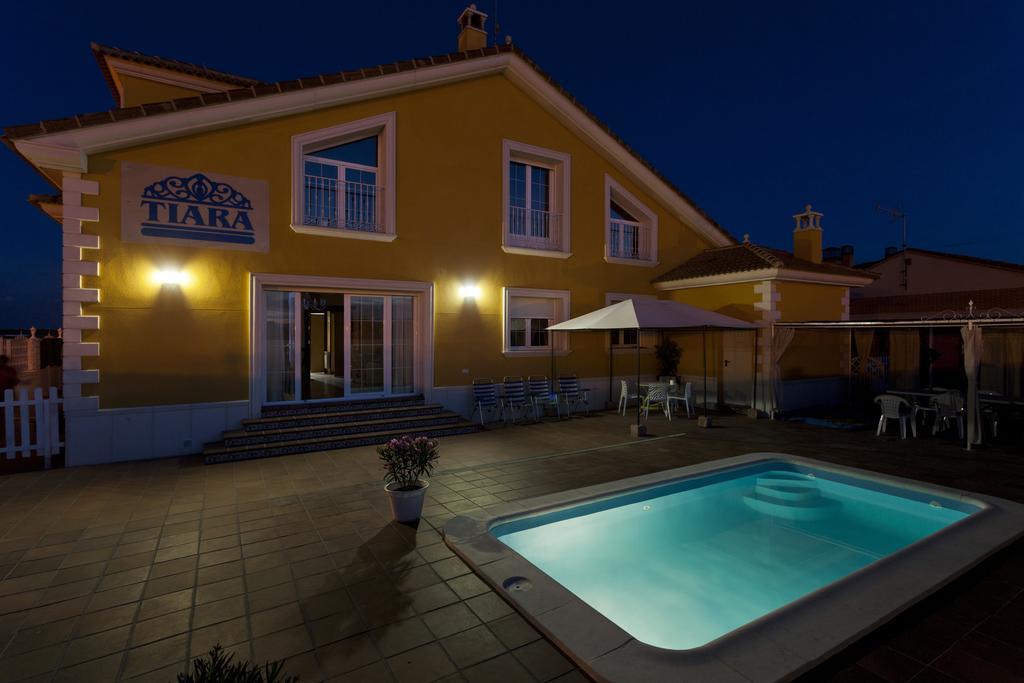 Vila Tiara Vacaciones Nava de la Asuncion Exteriér fotografie