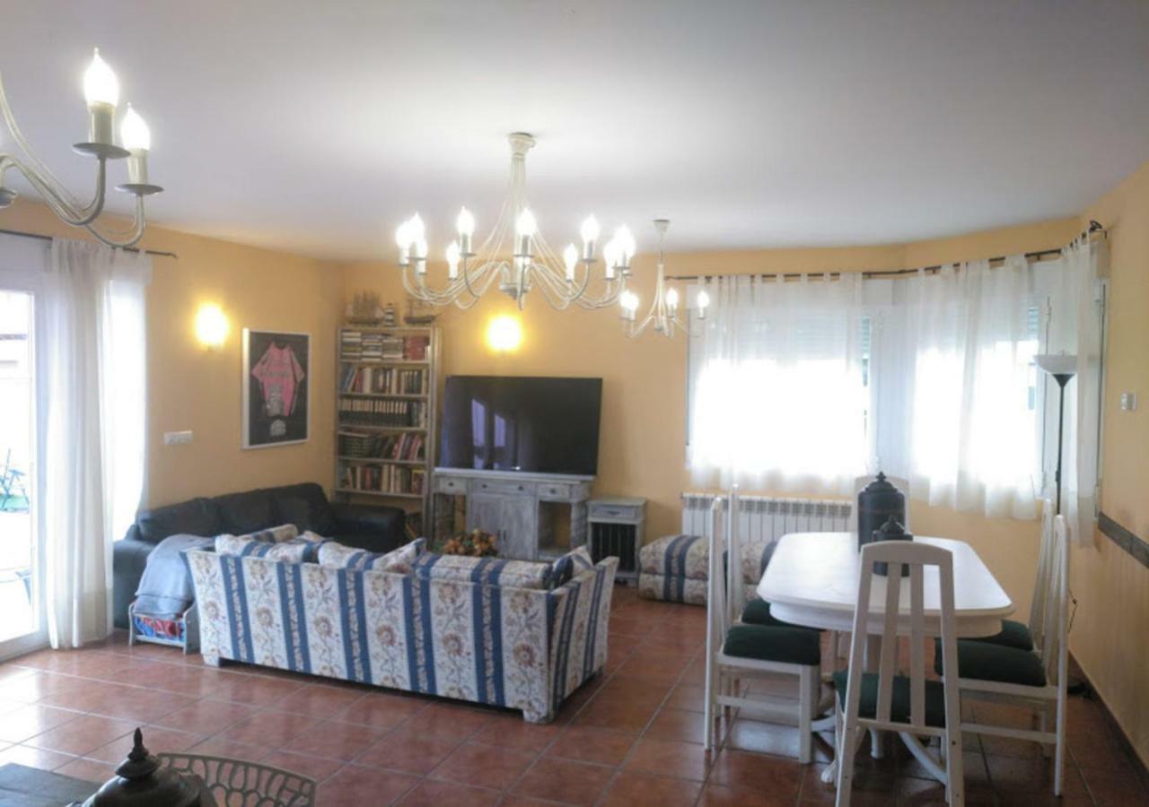 Vila Tiara Vacaciones Nava de la Asuncion Exteriér fotografie