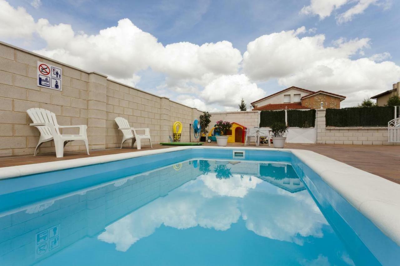 Vila Tiara Vacaciones Nava de la Asuncion Exteriér fotografie